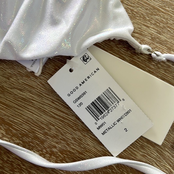 Good American Foiled Tiny Ties Triangle Bikini Top in Metallic White Size 2 - Picture 8 of 10
